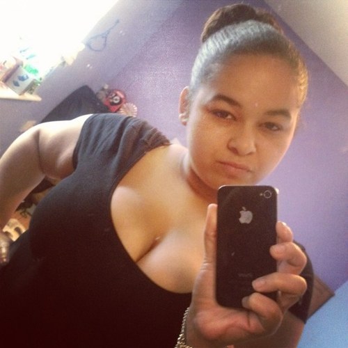 Iona121's profile picture. Got twitter cause I'm bored and want to see what all the fuss is about lol :)
