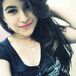 chata,linda,besta,retardada,perua e minha melhor amiga sz,que me xinga,bate e concorda comigo quando digo que sou idiota,HAHA;9 te amo bea (: (via:@BrennaDias_)