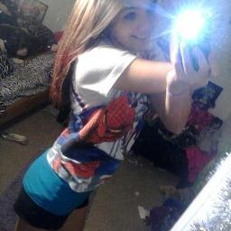 i'm whitney, i loveeee bein crazy with my friends and  i love havin funnnn! (: