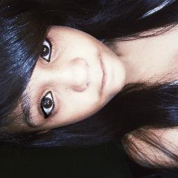 soou Idioota,Chata, Amoo muito  Guns n' Roses e Paramore 
Gosto muiito de Bob esponja rsrs e eu soou um bolinho de chocolate Okaay :3 Fuck the Society