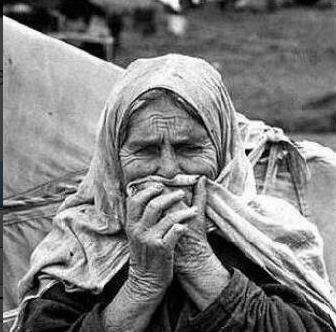 بَياضُ قَلبي يُجبرنيّ عَلى إِبتلاعَ الْأحرفُ .