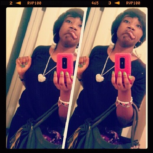 Hey you ! The one reading this , i would love it if youu would follow me ! & i love my twife @MonrovianGolds she's the best xoxo  ~*1/14/13~*