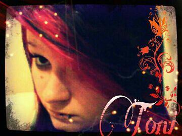 im 100% directioner. im 15.  i love soccer. i Love Jeffree Star. follow me:D