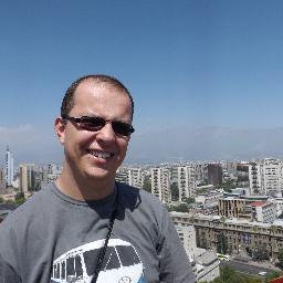Professor de geografia na rede pública em S. Caetano do Sul. Pai do Vicente.