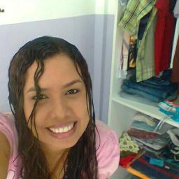 sou casada tenho um filho de 3 anos moro na bahia sou prpprietária de uma loja num shoping na cidade onde moro a loja é de moda infantil , gosto muitoooooo!!!!!