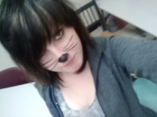 Hiee I'm heather I love music like bmth and falling in reverse I like to draw and I love batman but that's bout it byee