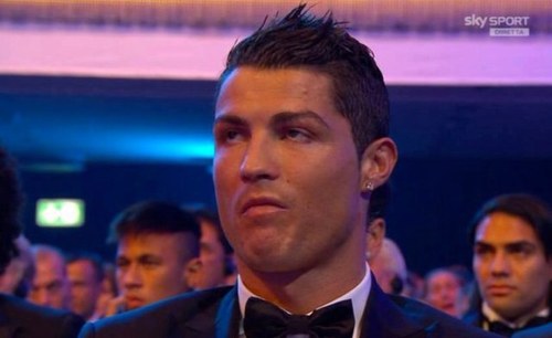 Soy guapo, gano mucho dinero, pero estoy triste porque mis virtudes no sirven para que todo el mundo me adore y deje de adular a una pulga llamada Messi