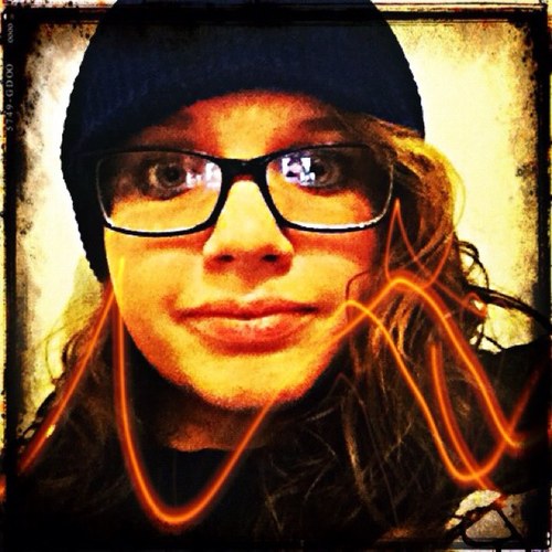 Just a girl that loves music. Of mice and men, sleeping with sirens, pierce the veil, mayday parade, all time low etc...