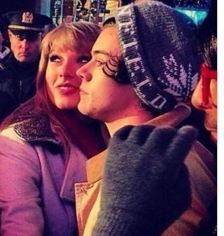 I ship Haylor. 100% supporter of Taylor and Harry. Long Live Haylor. ♡ ♡ ♡
