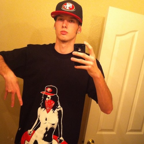 Brian70Ford's profile picture. 16
Junior
Fast driving
Bong toking
Alcoholics
Loud cars :)