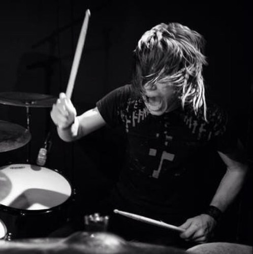 Dont let them get the best of you, because the best of you is all of you SF! I love music and i love Her! 
Drummer/guitarist for MTH