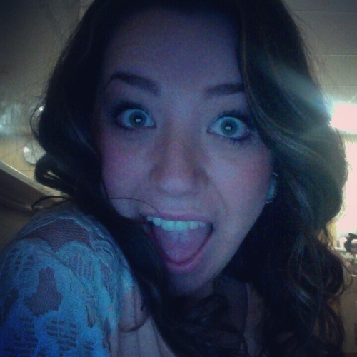 Arianamalovee's profile picture. Pink looks good on everyone