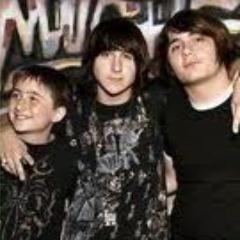 Hi i love @mitchelmusso @TheMasonMusso @stitch5 there extremely talented and super nice dudes xoxo #TeamMusso
