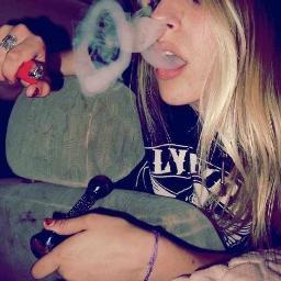 Just a girl who loves to #smoking #weed #420