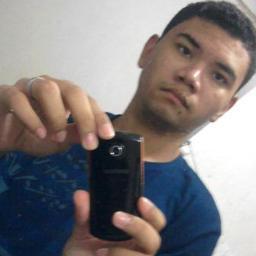 Estudante, 21 anos, Amante da Música, Baterista, Pensador ,Fã de Red Hot Chili Peppers,que leva a vida com determinação,calma e Fé.