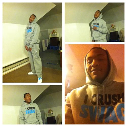 M.O.E if you aint wit us you against us
r.i.p wayne gee gee lanelle hustle or struggle rt