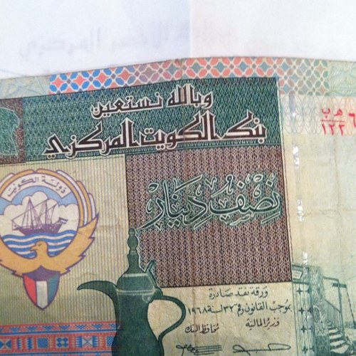 ألبس الصبر لا ضاقت عليك الدروب
وألبس الصمت لا ضاقت ثياب الكلام.