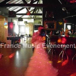 DJ C'est avant tout une passion
En visitant mon site internet vous aurez une approche sur l'ambiance menée sur la piste de danse.