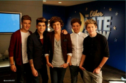 We love youuu one direction !!!!! SAY RESMI FRIEND!!!
