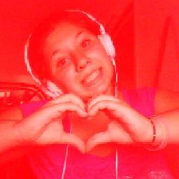 ~Siento que siento~
 Siento que siento una y mil veces que nada es lo que parece siento que mienten 
que no me entienden 
no les importa o no me quieren