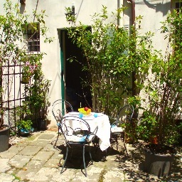 Casa Gemma è un terratetto indipendente situato nel centro storico di Lucca e può ospitare fino a 6 persone.