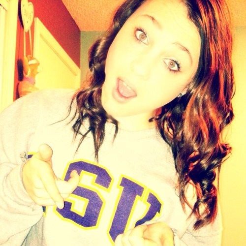 Queen B ∞ ♡ Justin Drew Bieber ♡ foreverr a truee bileber ♡ Love me hate me dont affect me✌