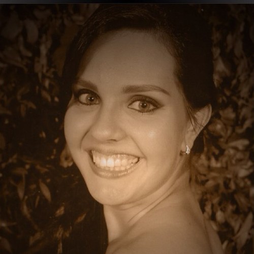 ... Quem me vê, me vê sorrindo e vai ser sempre assim...