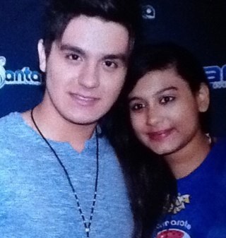 O msm amor q me faz sofrer por n te ter aki comigo eh o amor q me fortalece e me faz viver, te amo (@luansantana) abraço inesquecivel: 27/10/12