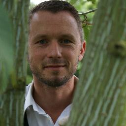 optimist. natuurliefhebber. creatieve ondernemer. gepassioneerde tuinarchitect. auteur.scenarist. http://t.co/SHE7AqI6 
docent. gastspreker.