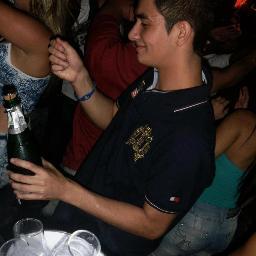 Eu - Ri, bebi, cresci, evolui, me iludi, curti, aprendi, sai, diverti,
me fudi, mas não morri. soy de grêmio!
