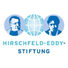 Die Hirschfeld-Eddy-Stiftung leistet durch int. Vernetzung und Kooperationen mit Organisationen im globalen Süden und in Osteuropa Hilfe für bedrohte LGBTI.