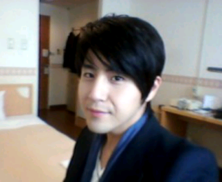 안녕하세요!배우장희웅씨를대신해 팬서비스해드리는봇BOT입니다.I'm not real Jang-Hee-woong.싱크지적언제나감사히받을게요!100%수동입니다^^