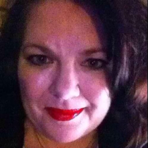 Single mom, in love with Jesus, crazy about horses, calligraphy wanna-be, fountain pen geek, music lover.
