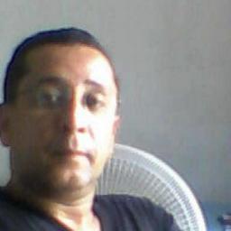 Biólogo e prof. de biologia,  conservador e apoiador do governo Bolsonaro.