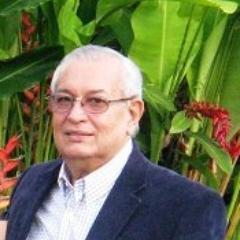 Licenciado en Educación de U.C.; Profesor de matemáticas.
