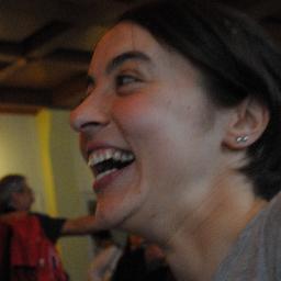 Progettista culturale, creativa e disillusa. Adora giocare e far giocare divertendosi!