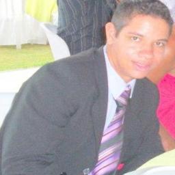 sou um cara legal,divertido,carinhoso,romantico,amo o rodeio  e também  adoro trocar um final de semana chato por um exelente de pescaria e adoro sair pra festa