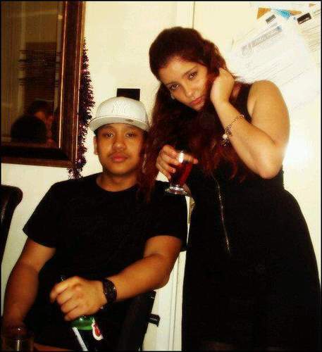 Yo I'm 20, Female, Portuguese & Proud!! , , Livin' in tha Uk doee!     Inboxx mee!