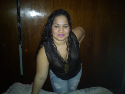 me gusta la música y también me encanta el programa de #lasser977 con @manuelvargas ;soy adicta a los chocolates, adoro, amo y quiero muchísimo a OSCAR MONTES,