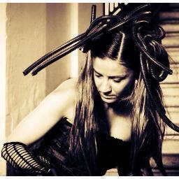 Pittrice, performer, scrittrice, sceneggiatrice, regista.
attrice, ideatrice della Pirchipetola Bag coollection.