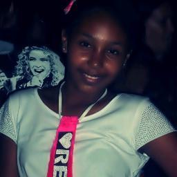 AnaVittoriaRoch's profile picture. A vida mim ensinou que um coração partido não é motivo para desistir .