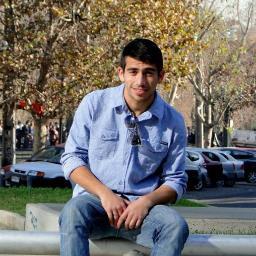 soy un joven de 20 años estoy en la universidad SEK estudio pedagogia en ed fisica y soy un adicto al futbol !