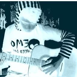 I really like EMO girls ..... and plsss follow or follow me back ^_^