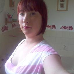 Hi im Rachel from Bangor in Northern Ireland 25. wanna met new people from different countries. love gaming and computers. wanna travel the world.