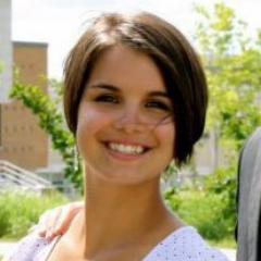 Chargée de projets web chez @axialdev. Bachelière en communication marketing @usherbrooke. Je parle sport, techno, culture, web, arts et hédonisme.