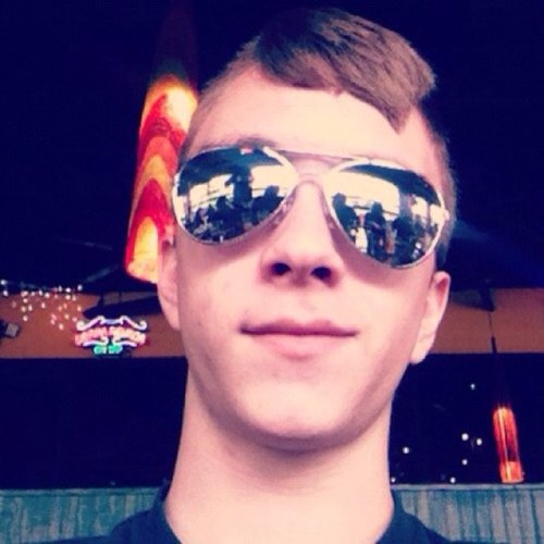 BroBonsy's profile picture. Hi, im Bonsy. I do YouTube and other things. 

Boobs.