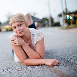 photographer, artiest, dancer extraordinaire and lover of all things vintage.