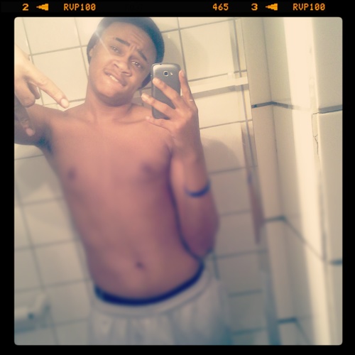 im cool laid back like to chill n meet new friends