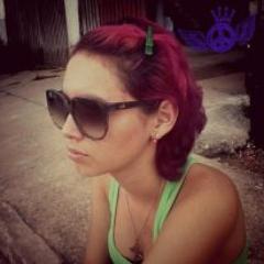 sou meio muleka, sou
muiito amiiga e amo a chuva' e a lua' 
.....
filosofia: nunca me arrepende do que eu fiz e o importante é ser feliz [=