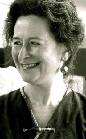 Hong Kong-born Londoner, storyteller/performer, Playback Theatre practitioner/teacher, @londonplayback, Artistic Director of @TrueHeartTheatre